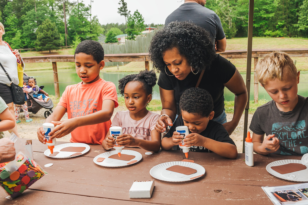 volunteer kids crafts